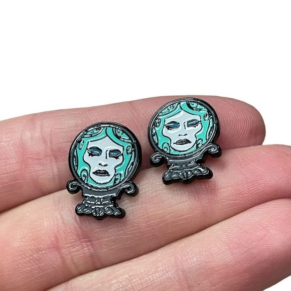 Madame Leota and haunted mansion stud earrings - Picture 3 of 15